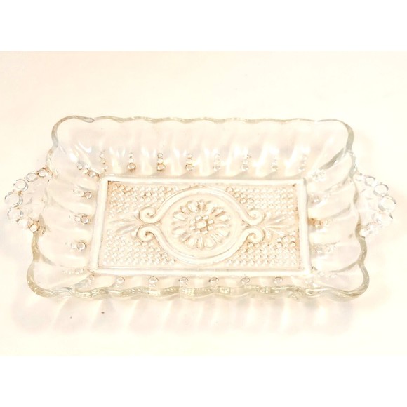 Vintage Clear Pressed Glass Oyster and Pearl Dresser Tray scalloped edges 8" - Picture 4 of 5